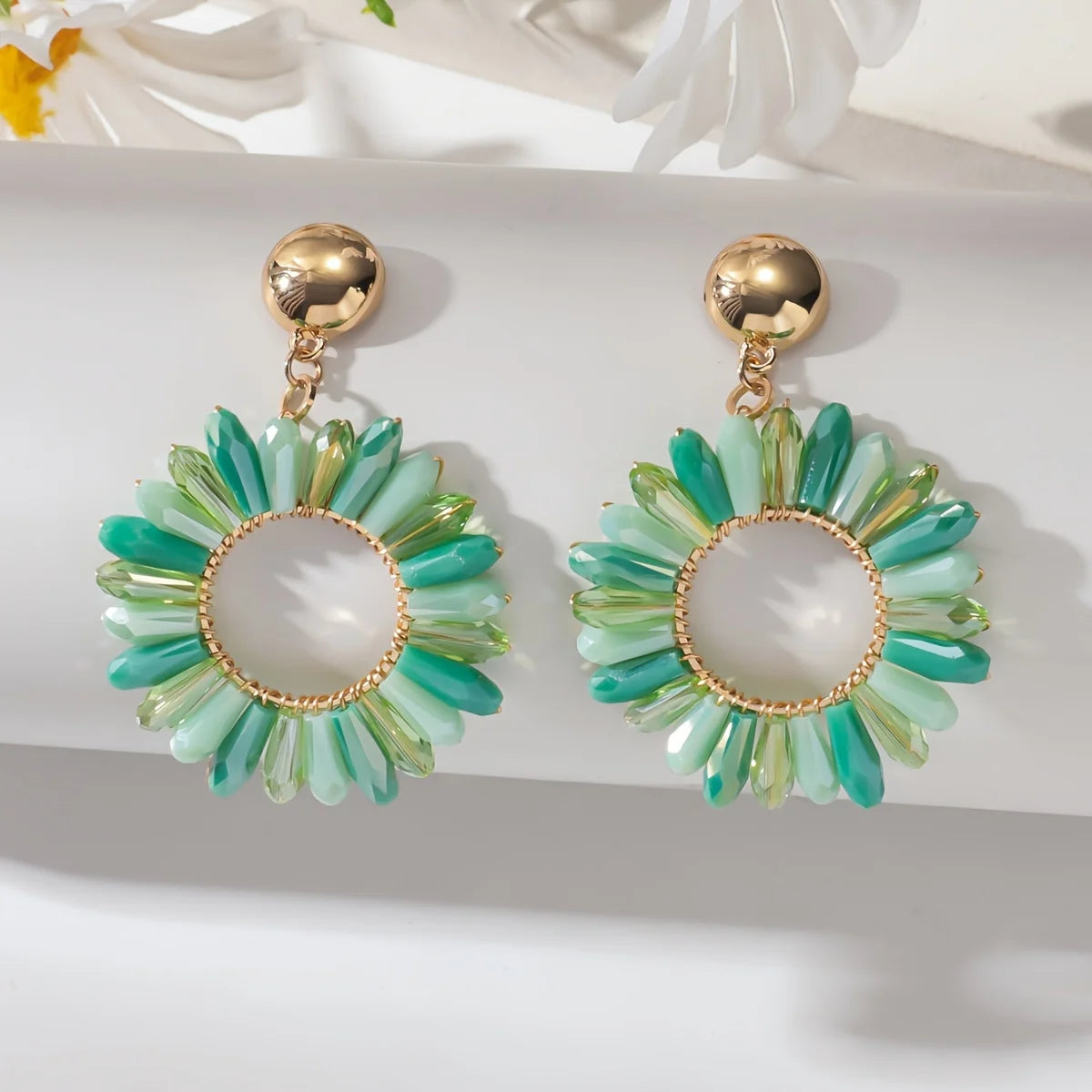 1 par de brincos pendurados boêmios com design de flor oca com strass multicoloridos, com acessórios de festa para roupas diárias