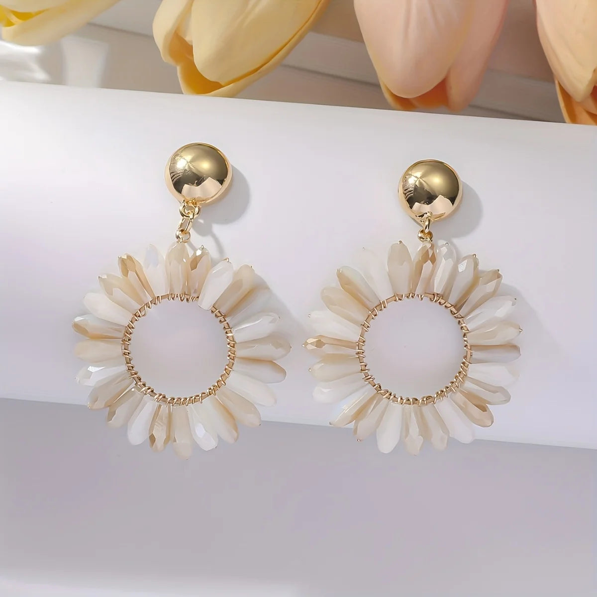 1 par de brincos pendurados boêmios com design de flor oca com strass multicoloridos, com acessórios de festa para roupas diárias
