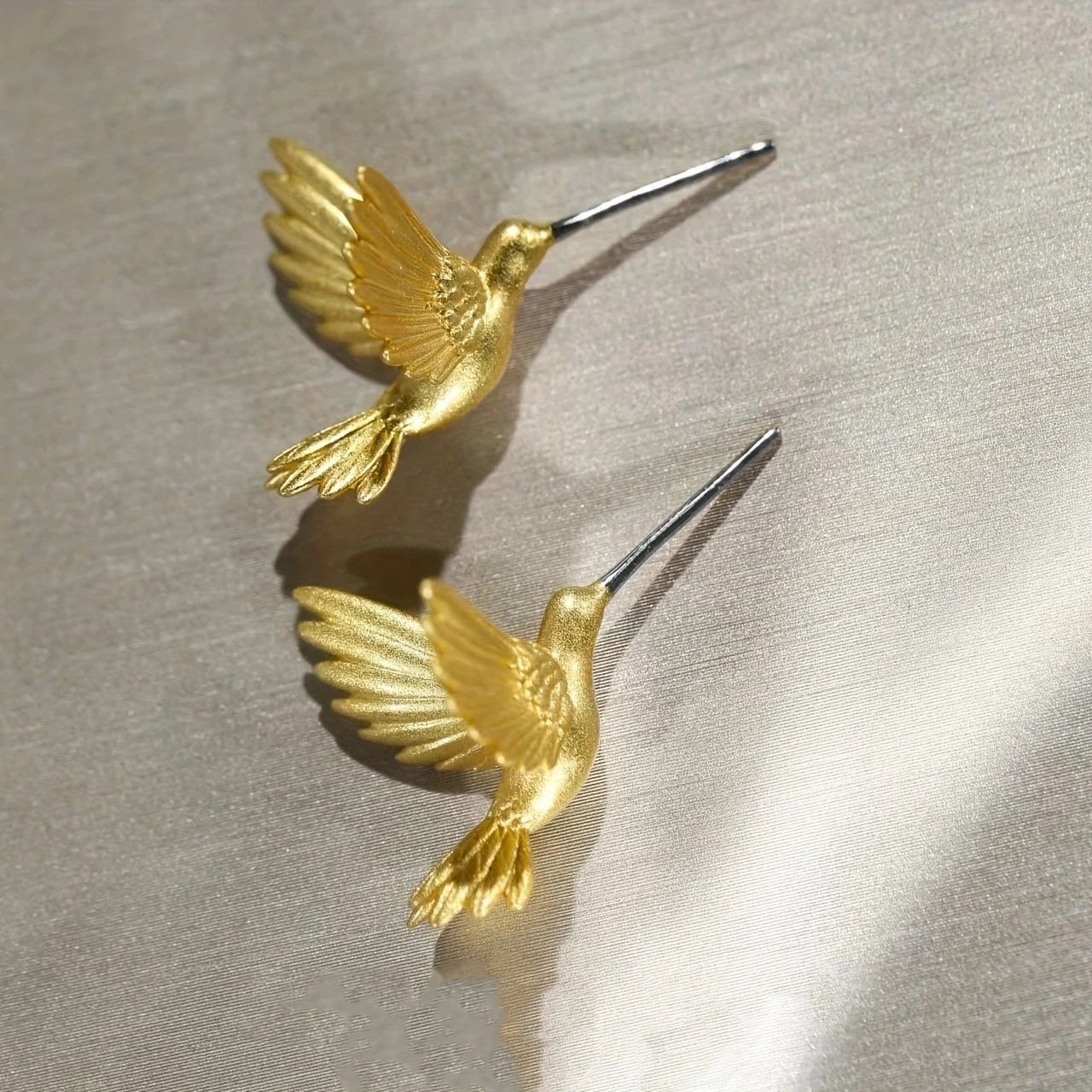 Brincos de Pássaro da Cor Dourada com Charme Único, Presente Comemorativo, Adequado para Amigos ou Amados Que Amam Animais, Moda