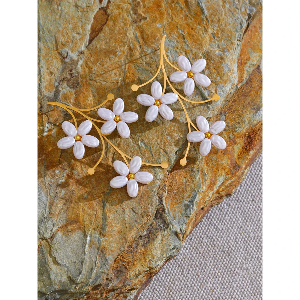 Brincos Florais de Pérola Dourada - Charme e Elegância, comprar todo dia, moda imitação de pérolas flor cor dourada grandes brincos de aço inoxidável feminino charme diário mais leve jóias presente