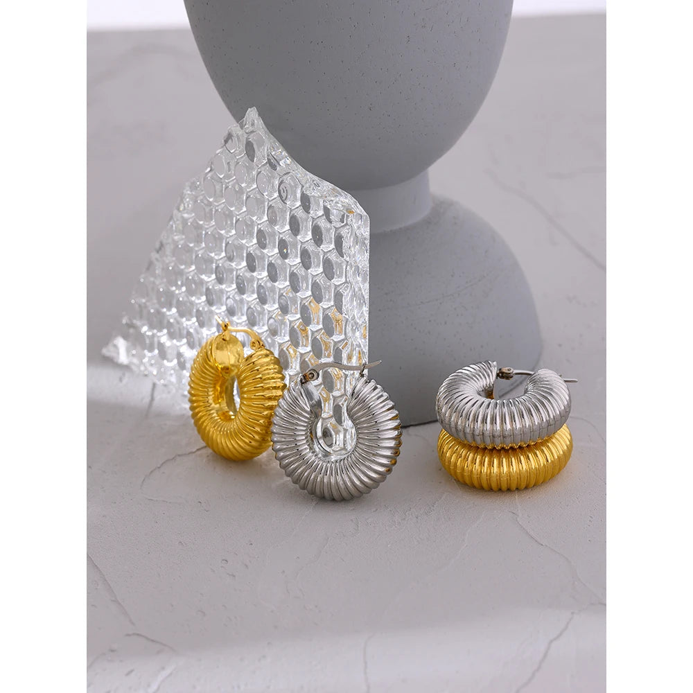 Yhpup-Round Chunky aço inoxidável Hoop Earrings, ouro 18 K Metal Jóias, impermeável, acessórios da moda, Novo,Brincos Chunky Femininos,
Brincos Modernos e Elegantes,
Joias de Aço Inoxidável com Ouro 18K,
Brincos de Argola Robustos e Sofisticados,
Acessórios Femininos para Festas e Eventos,
Brincos Leves e Confortáveis,
Brincos de Luxo Resistentes à Água,
Brincos Arrojados Femininos,
Brincos Chunky para Presentear,
Joias Femininas Atemporais,