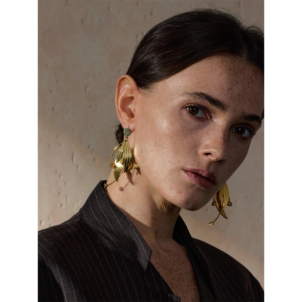 Yhpup-Brincos de flores de metal, requintado aço inoxidável, banhado a ouro 18k, moda elegante, presente de fada,
Brincos de Flores de Metal Banhados a Ouro 18k,
Brincos delicados e sofisticados femininos,
Joias hipoalergênicas banhadas a ouro,
Brincos femininos com design floral,
Acessórios dourados para ocasiões especiais,
Brincos elegantes de aço inoxidável,
Joias para presentear mulheres,
Brincos femininos para festas e eventos,
Brincos banhados a ouro de alta qualidade,
Brincos florais modernos,
