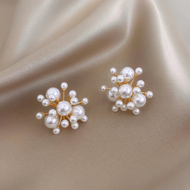Novo temperamento pérola personalidade fogos de artifício brincos moda requintado net celebridade elegante tendência design brincos para mulher, Brincos de pérola modernos femininos,
Brincos sofisticados para festas,
Acessórios femininos com pérolas brilhantes,
Brincos trendy com design exclusivo,
Brincos femininos inspirados em fogos de artifício,
Brincos leves e confortáveis para eventos,
Acessórios elegantes com pérolas e cobre,
Brincos femininos forma irregular,
Brincos para ocasiões formais e casuais,