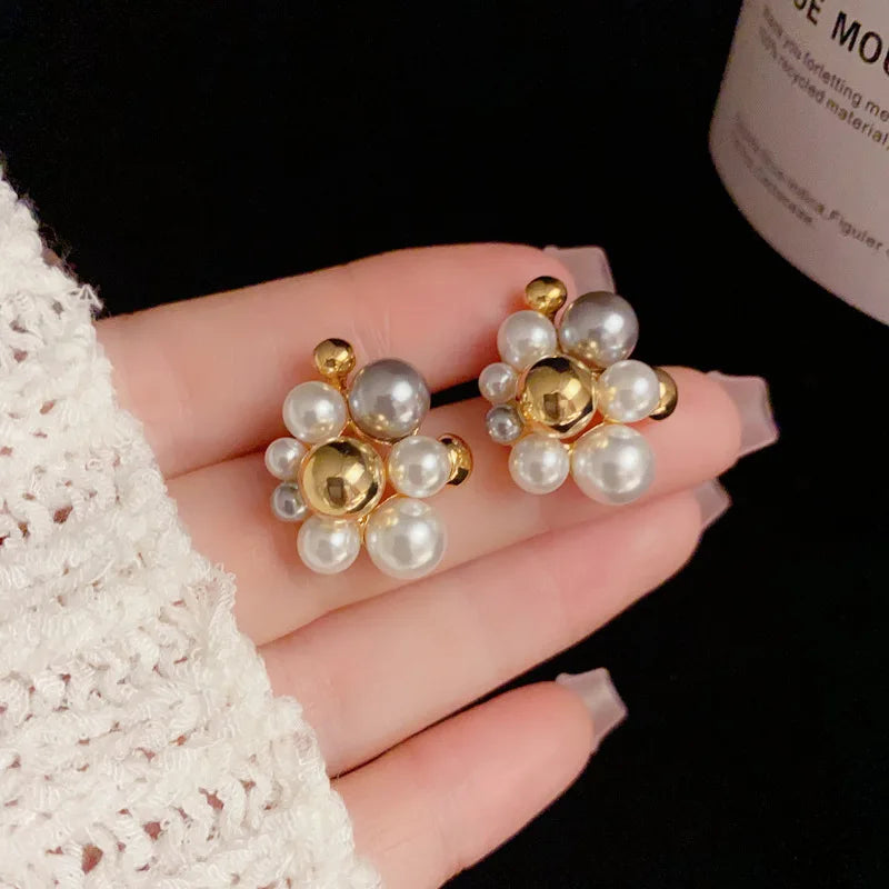 Novo temperamento pérola personalidade fogos de artifício brincos moda requintado net celebridade elegante tendência design brincos para mulher, Brincos de pérola modernos femininos,
Brincos sofisticados para festas,
Acessórios femininos com pérolas brilhantes,
Brincos trendy com design exclusivo,
Brincos femininos inspirados em fogos de artifício,
Brincos leves e confortáveis para eventos,
Acessórios elegantes com pérolas e cobre,
Brincos femininos forma irregular,
Brincos para ocasiões formais e casuais,