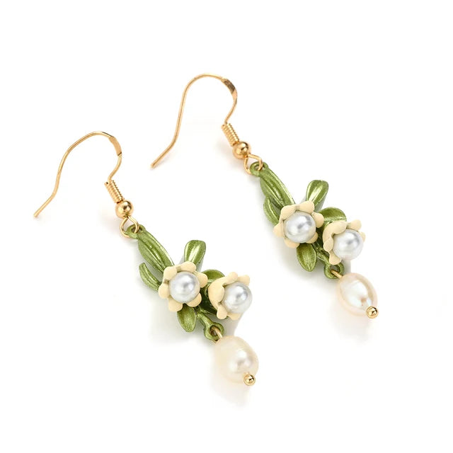 AENSOA-Colar folha floral branca para mulheres, gargantilha de liga na moda, esmalte Lily Valley, cor dourada, personalidade, alta qualidade,Colar floral dourado feminino,
Colar inspirado no lírio-do-vale,
Acessório floral vintage dourado,
Colar feminino para presentes especiais,
Colar com detalhes de flores douradas,
Acessório delicado inspirado na natureza,
Colar dourado para ocasiões elegantes,
Joias femininas com pingente floral,
Colar feminino casual e sofisticado,
Colar vintage com pingente delicado,