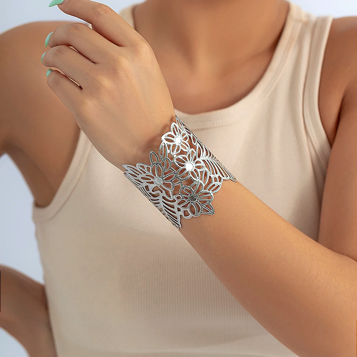 Lacteo-Bracelete largo feminino, bracelete dourado, folha da moda, forma de flor, abertura, punk, grande joalheria, moda feminina
Bracelete zircônia Feminino,
Bracelete Ajustável,
Joias,
Bracelete Ajustável corrente zircônia,
Bracelete Regulável de zircônia,
Bracelete 18k,
Banhado a Ouro,
Revestido a Ouro,
Bracelete prateado, 
Bracelete de Prata,
Comprar todo dia, 
Loja comprar todo dia,
Bracelete comprar todo dia,
Aço inoxidável,
brilhante,
Dourado,
Prata,
Bracelete Duplo,
Bracelete cristal,
