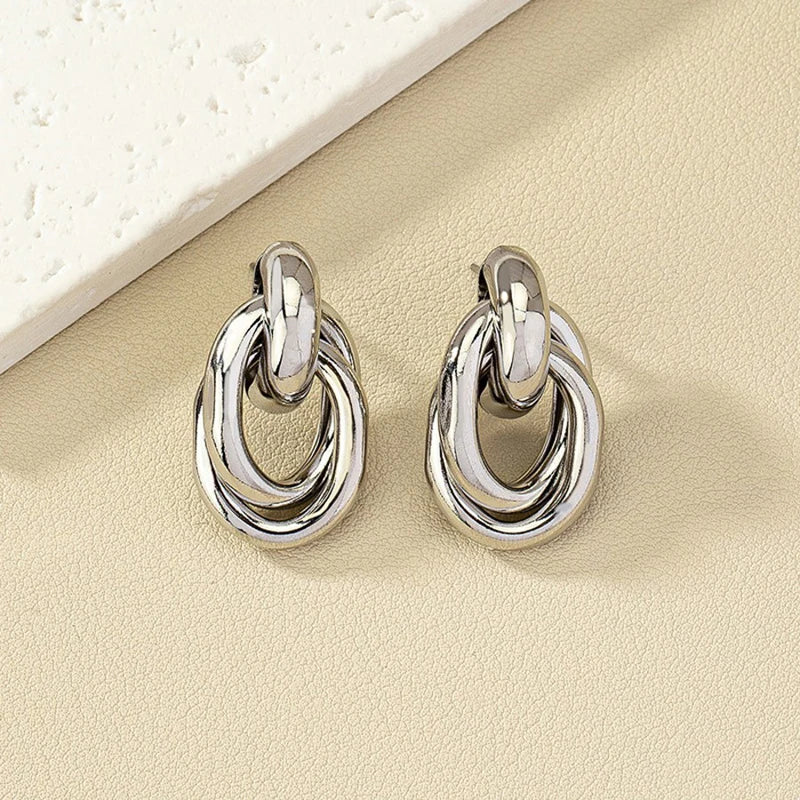 Brinco de argola dourado e prateado para mulheres, chapeamento brilhante, Eardrop, fofo, uso diário, joias, na moda, Brinco de argola dourado elegante,
Brinco de argola prateado moderno,
Acessórios femininos versáteis,
Brincos para eventos casuais e formais,
Brinco de argola leve para uso diário,
Brincos de liga de zinco resistentes,
Brinco feminino com acabamento brilhante,
Brinco de argola tamanho ideal,
Brincos elegantes para presente feminino,
Brincos para compor looks modernos,
Brinco de argola chapeam