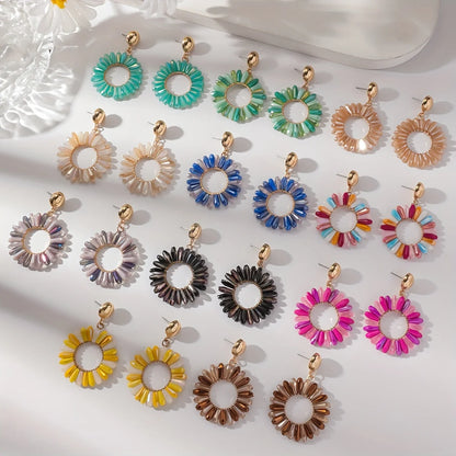 1 par de brincos pendurados boêmios com design de flor oca com strass multicoloridos, com acessórios de festa para roupas diárias