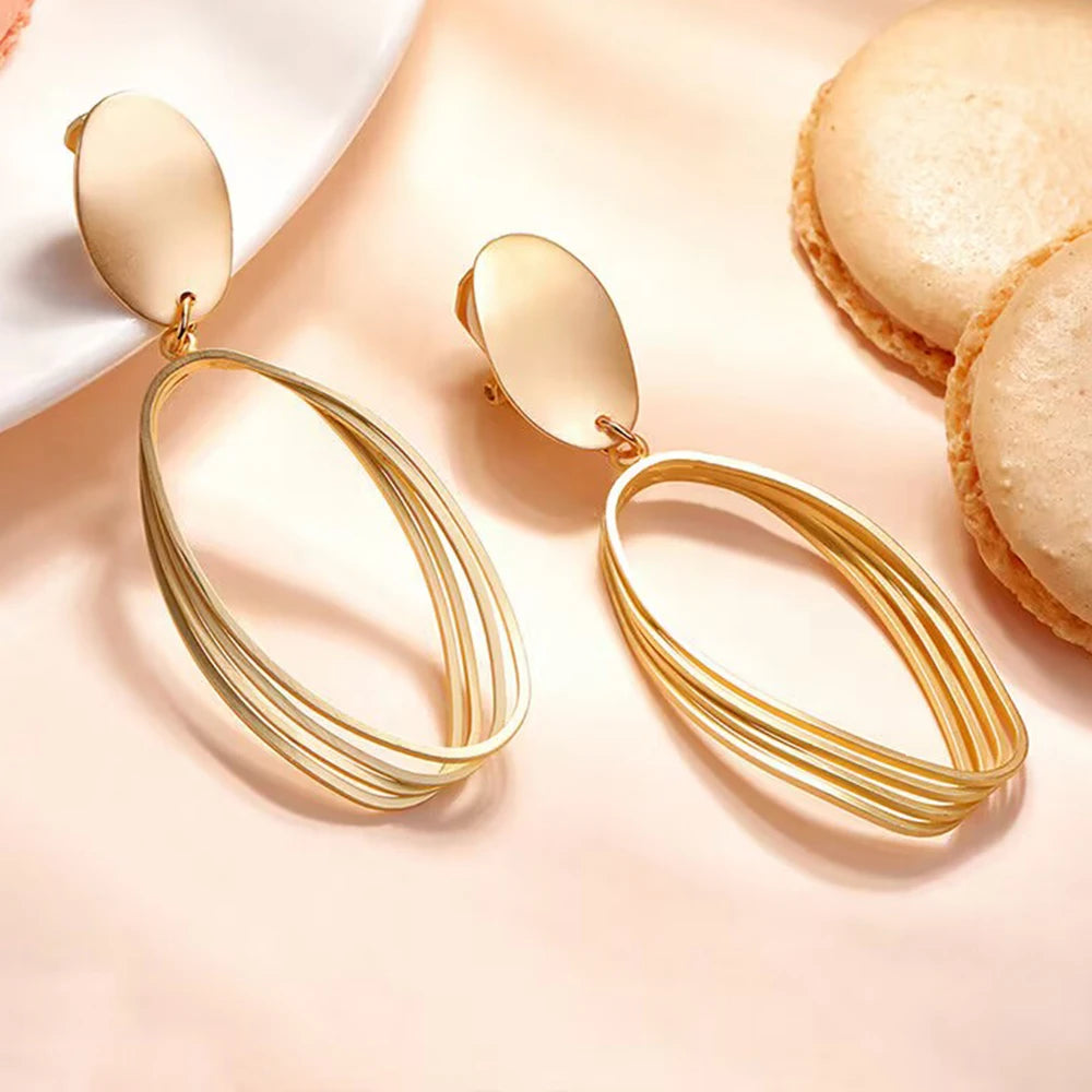 Nova Geometria Retro Cor de Ouro Metálico Múltipla oval Pingente Brincos clipe Jóias Moda Festa de Casamento Brincos Para A Mulher, Brincos geométricos dourados para eventos
Brincos de clipe modernos e elegantes
Joias de festa com design geométrico
Acessórios dourados para casamentos
Brincos de cobre leves e sofisticados
Brincos de clipe confortáveis para festas
Brincos geométricos contemporâneos
Brincos dourados com design oval múltiplo
Joias versáteis para looks casuais e formais
Brincos de clipe para mul