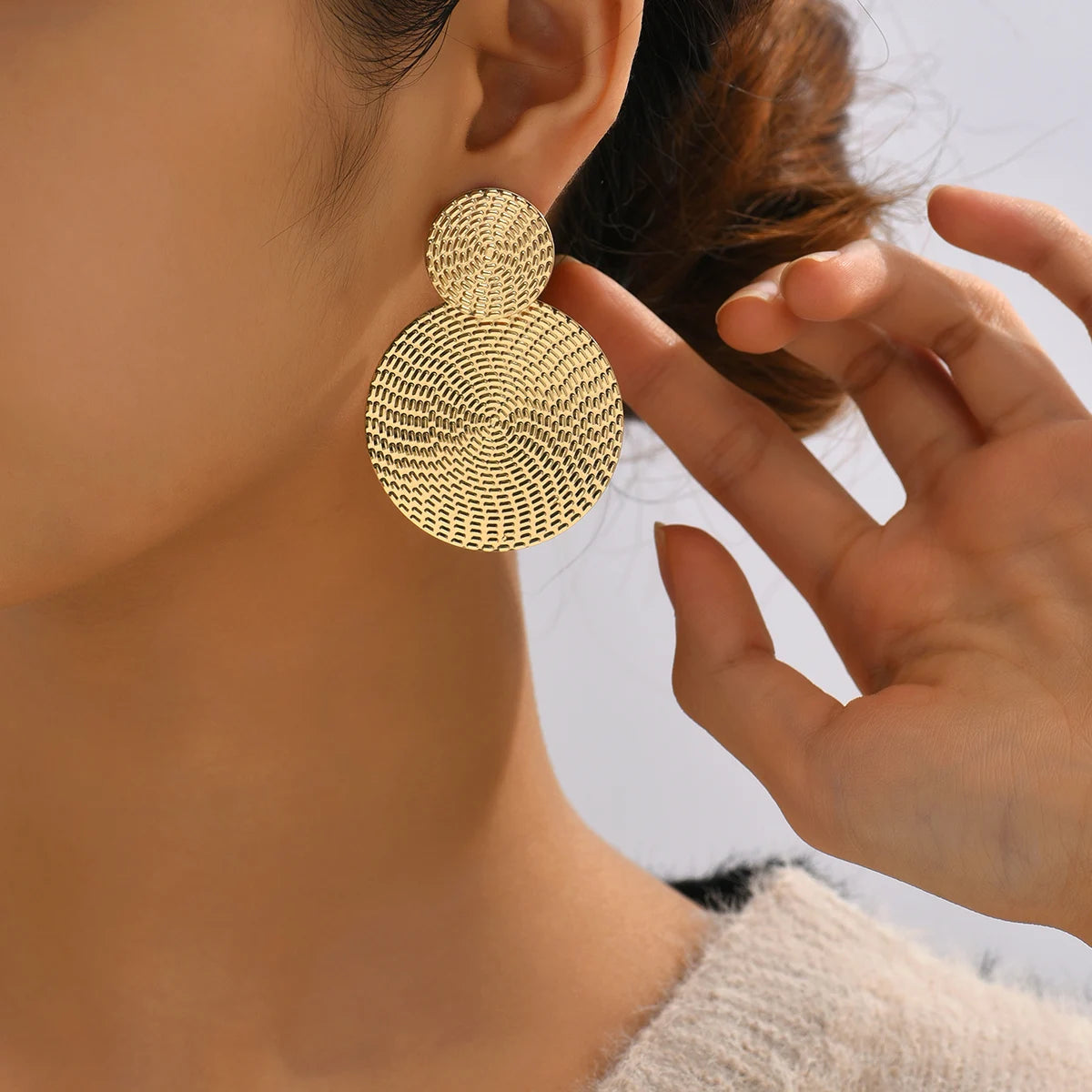 comprar todo dia, Brincos redondos geométricos simples de metal feminino, joia de casamento, boêmia, moda, alta moda, novo, 2025