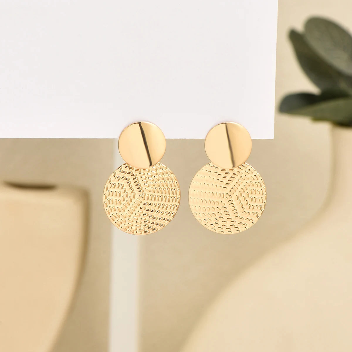 comprar todo dia, Brincos redondos geométricos simples de metal feminino, joia de casamento, boêmia, moda, alta moda, novo, 2025