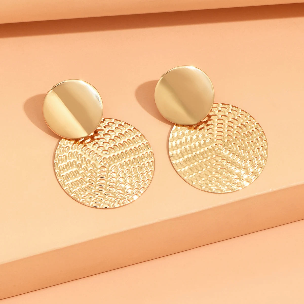 comprar todo dia, Brincos redondos geométricos simples de metal feminino, joia de casamento, boêmia, moda, alta moda, novo, 2025