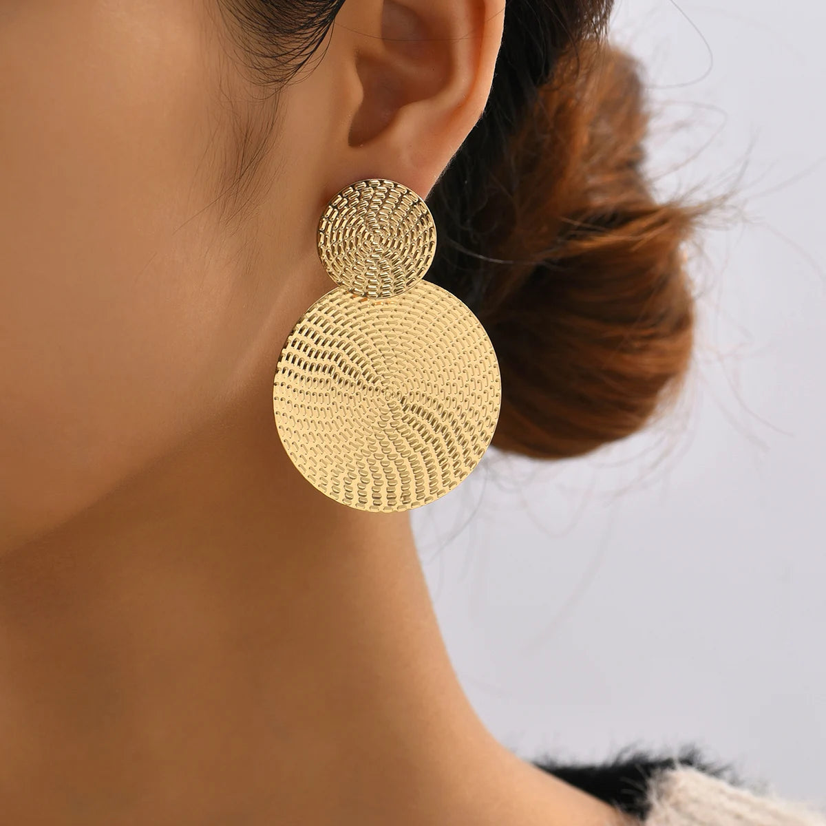 comprar todo dia, Brincos redondos geométricos simples de metal feminino, joia de casamento, boêmia, moda, alta moda, novo, 2025