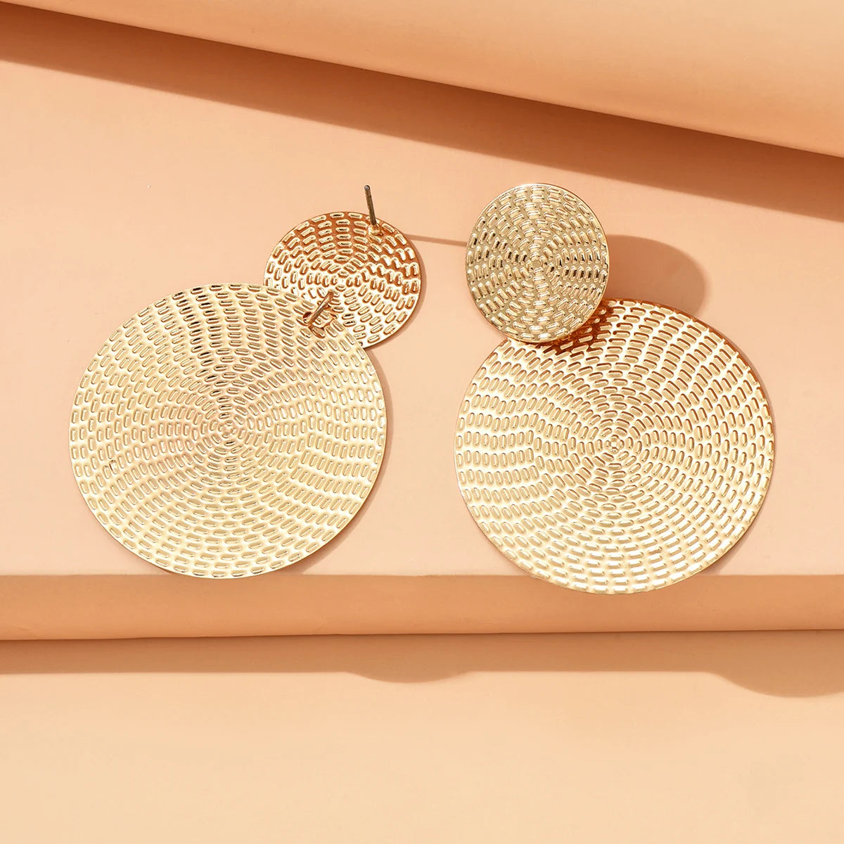 comprar todo dia, Brincos redondos geométricos simples de metal feminino, joia de casamento, boêmia, moda, alta moda, novo, 2025