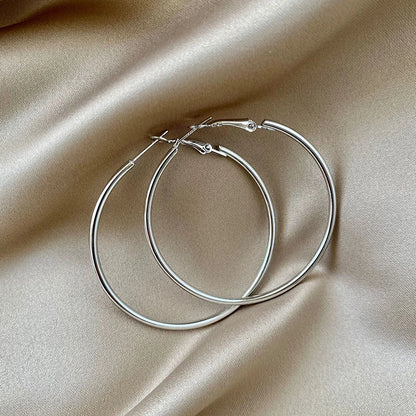 Clipes lisos Big Round Hoop Ear para mulheres, Golden Ear Clips, não perfurados, exagerados, clipe simples em brincos, acessórios de jóias, 60mm, comprar todo dia
