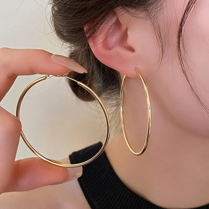 Clipes lisos Big Round Hoop Ear para mulheres, Golden Ear Clips, não perfurados, exagerados, clipe simples em brincos, acessórios de jóias, 60mm, comprar todo dia