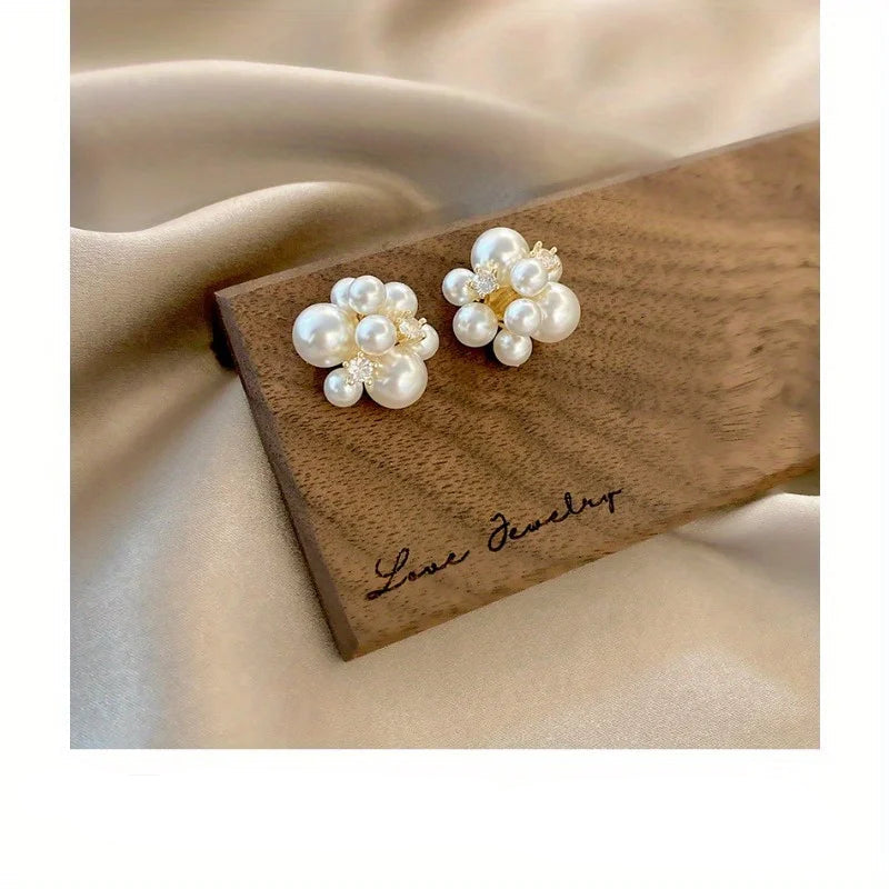 Brincos criativos do parafuso prisioneiro da pérola do falso, acessórios decorativos diários elegantes, presentes comemorativos do aniversário do aniversário para meninas
