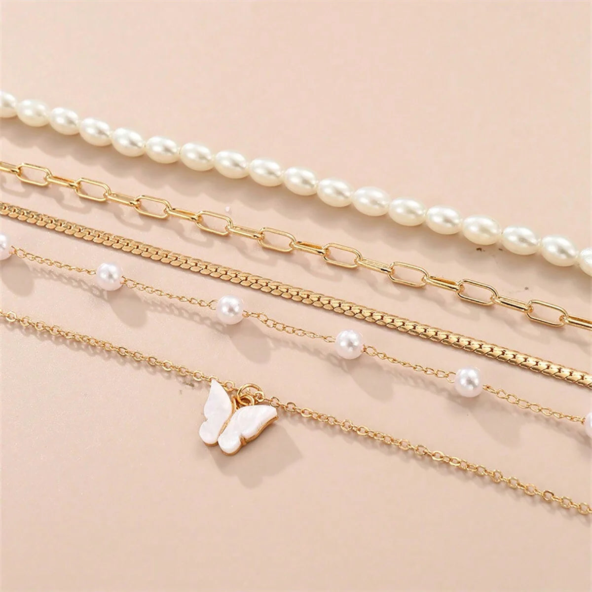 Conjunto simples de colar de pingentes de pérolas e borboletas, design high-end, adequado para uso diário e pendulares, 5 peças por conjunto, Colares femininos elegantes,
Conjunto de joias com borboletas,
Colar de pérolas clássico,
Joias femininas delicadas,
Colares com pingentes para presente,
Conjunto de colares dourados,
