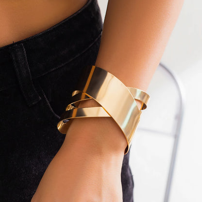 IngeSight.Z-Punk Pulseira Cruz de Metal Liso para Mulheres, Pulseira Aberta Ajustável, Punho Dourado, Pulseira Larga de Mão, Exagerada