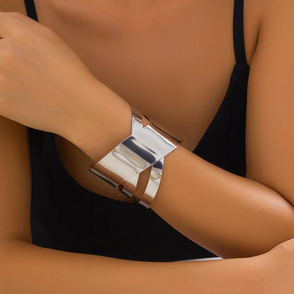 IngeSight.Z-Punk Pulseira Cruz de Metal Liso para Mulheres, Pulseira Aberta Ajustável, Punho Dourado, Pulseira Larga de Mão, Exagerada